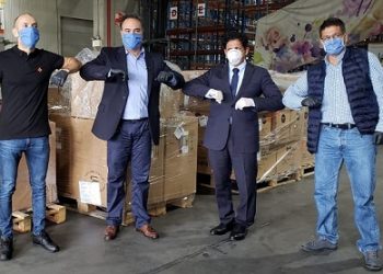 De izquierda a derecha aparecen Carlos Mario Gallego, CEO de Moncada Holding; Luis Guillermo Plata Páez, gerente nacional para el Covid-19; Salem Rashid Alouis, embajador de los Emiratos Árabes en Colombia, y John Jairo Arboleda Céspedes, rector de la Universidad de Antioquia. Foto: cortesía Yair Ardila, Cancillería de Colombia.