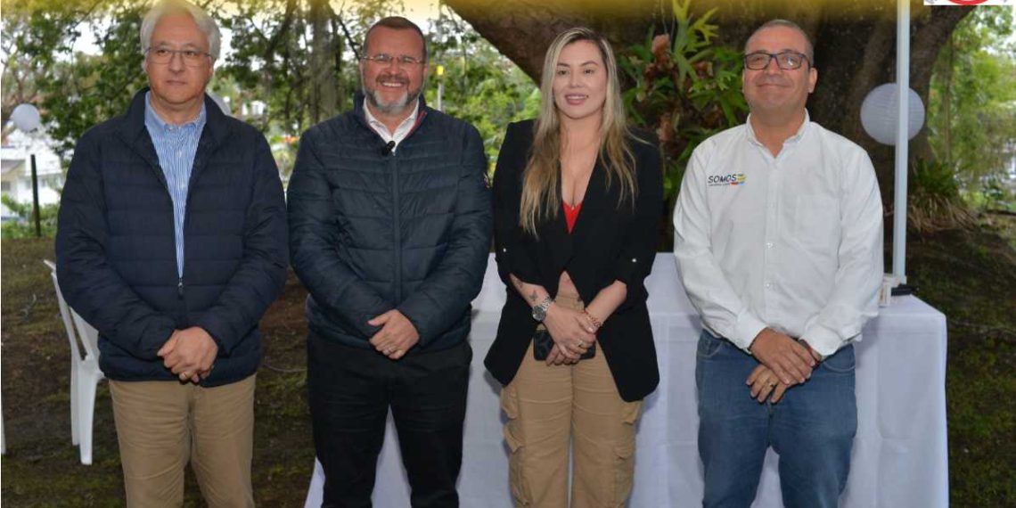 De izq a der: Ramón Elejalde, Gerente Metro de Medellín; Jorge Rivas, Alcalde de Rionegro; Lina Ciro, Presidenta Concejo de Rionegro y Jorge Granada, Gerente Somos